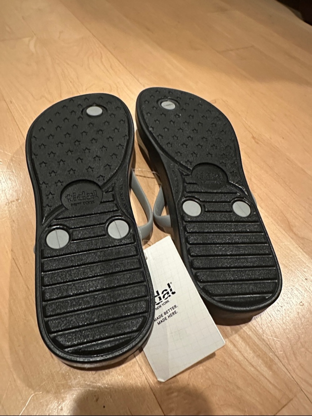 Tidal Flip Flops - Picture 4 of 4